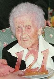 An image from 1996 shows a white woman with white hair, and pronounced aging features, celebrating her 121st birthday